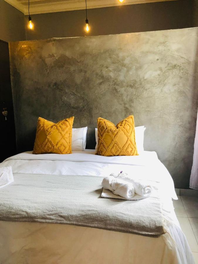 Bo Kamer Guesthouse แอร์เมอโล ภายนอก รูปภาพ
