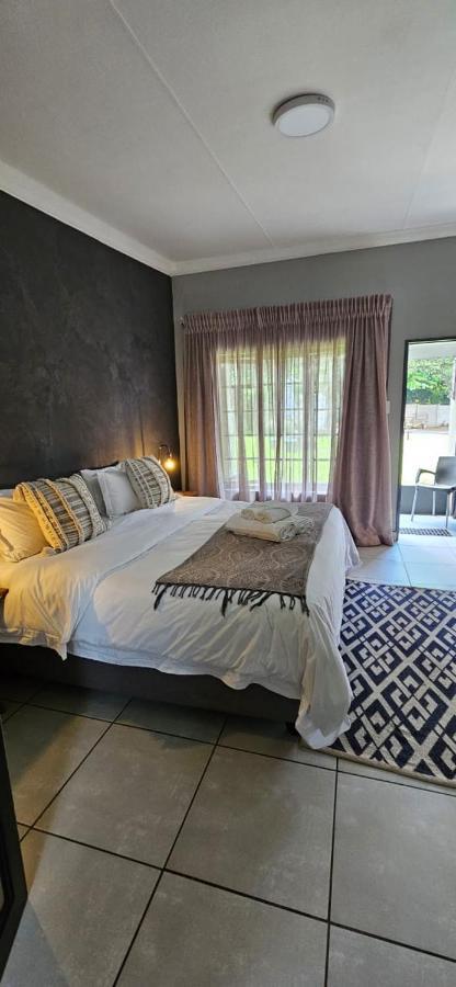 Bo Kamer Guesthouse แอร์เมอโล ภายนอก รูปภาพ