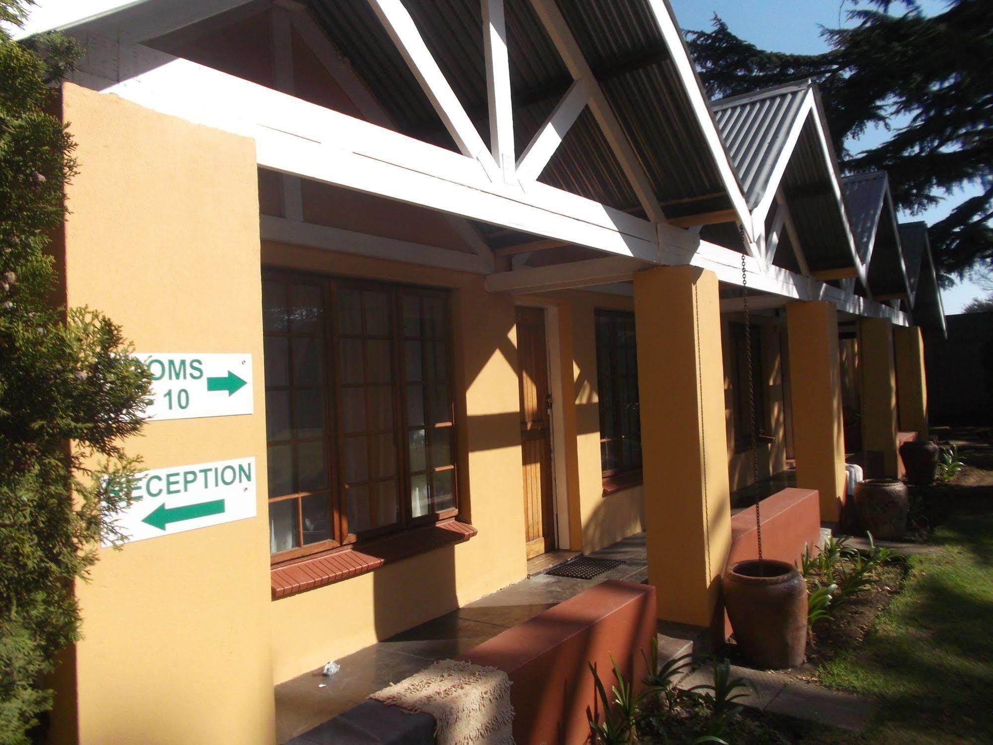Bo Kamer Guesthouse แอร์เมอโล ภายนอก รูปภาพ